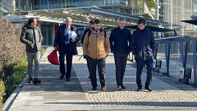 Los abogados de Del Nido Benavente, en la última vista en Palmas Altas (Foto: Kiko Hurtado).