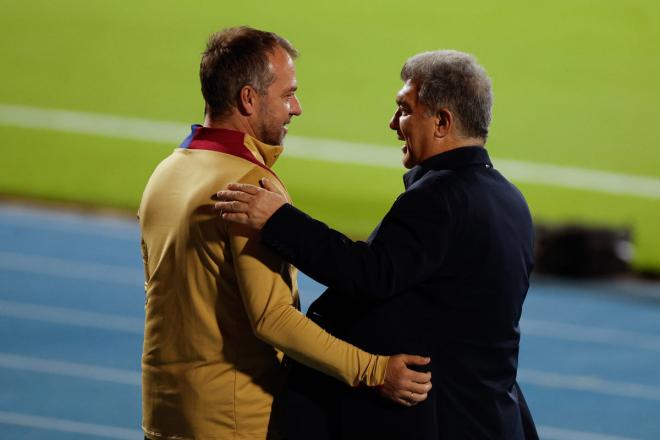 Joan Laporta, con Hansi Flick en Yeda (Foto: EFE).