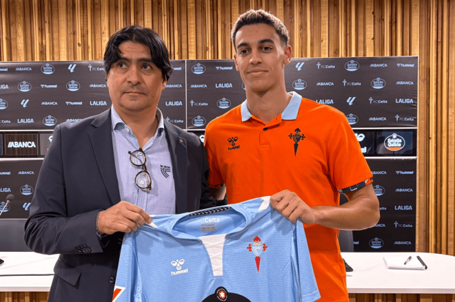 Jones El-Abdellaoui en su presentación con el Celta (Foto: ElDesmarque).