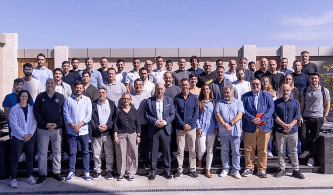 Louzán y los entrenadores españoles que trabajan en Arabia Saudí (FOTO: RFEF).