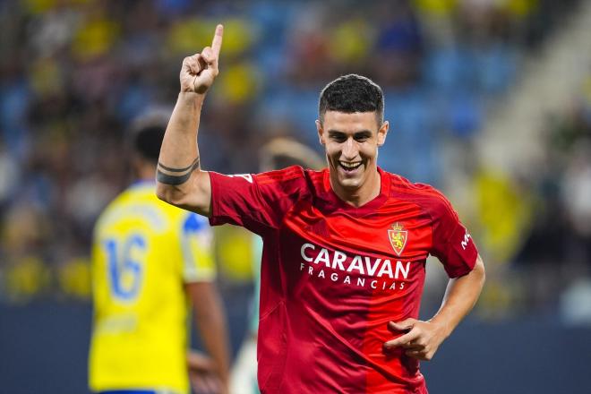 Marcos Luna celebra su gol en el Cádiz-Real Zaragoza (Foto: Europa Press).