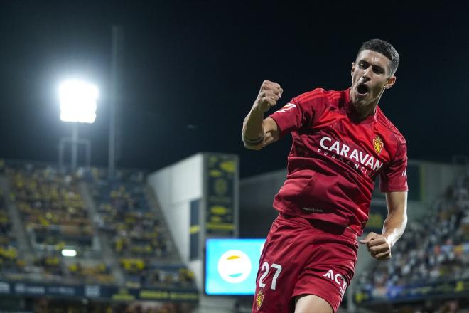 Marcos Luna celebra su gol en el Cádiz-Real Zaragoza (Foto: Europa Press).