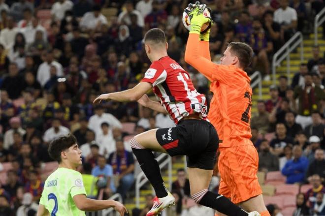 Guruzeta y Szczesny en la Supercopa de Yeda (Foto: Athletic Club).