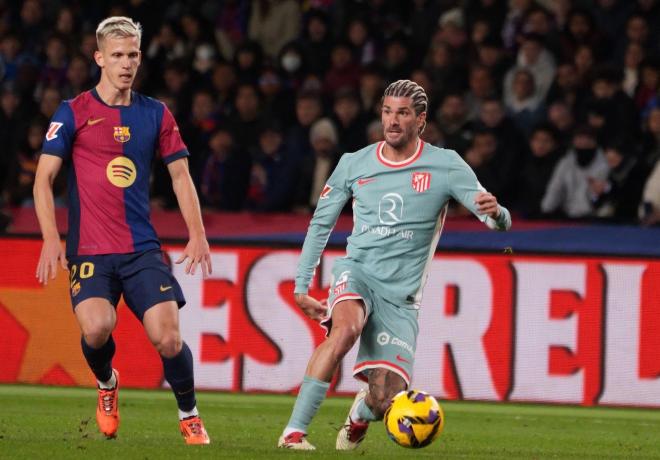 Dani Olmo y De Paul, en el FC Barcelona - Atlético de Madrid (Foto: LALIGA).