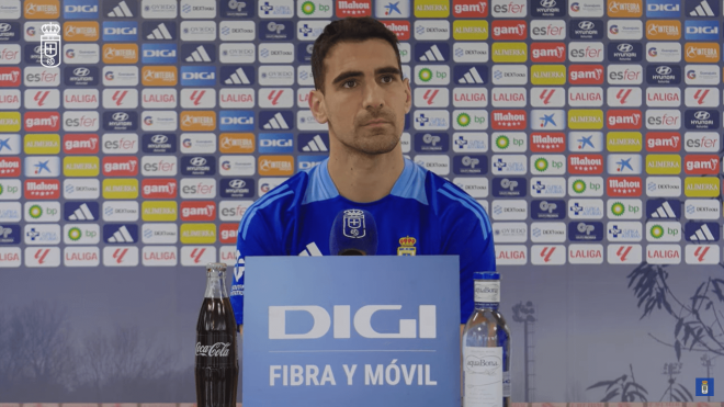 Dani Calvo, en rueda de prensa con el Oviedo.