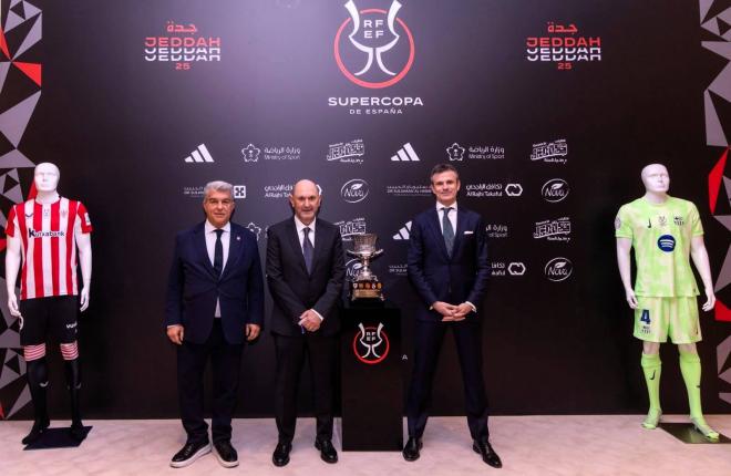 Joan Laporta, Louzán y Jon Uriarte, en la semifinal de la Supercopa Athletic-Barça (Foto: RFEF).