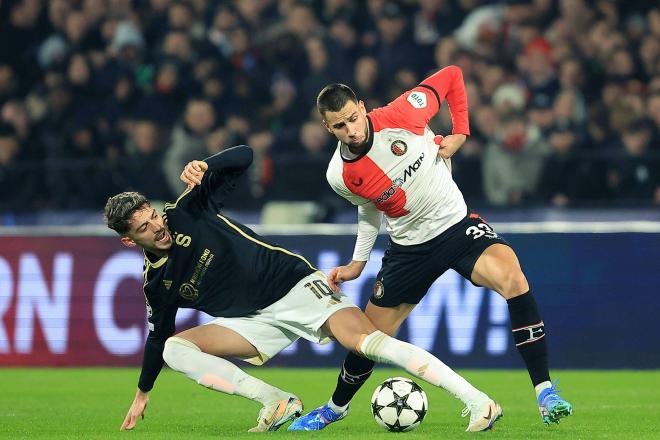 Hancko, durante un partido con el Feyernood (Foto: Cordon Press)