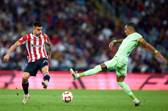 Yuri Berchiche y Raphinha, en la semifinal de la Supercopa Athletic-Barça (Foto: RFEF).