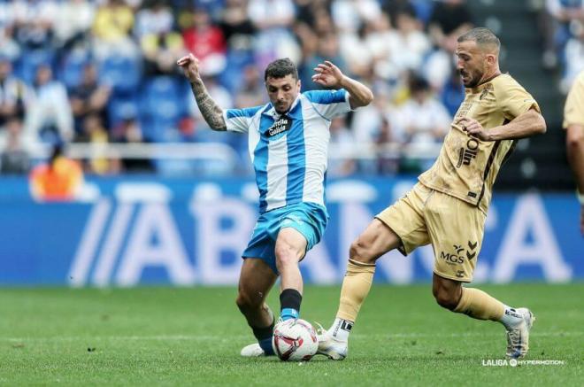 Balón dividido en el Dépor-Málaga de la primera vuelta. (Foto: LALIGA)