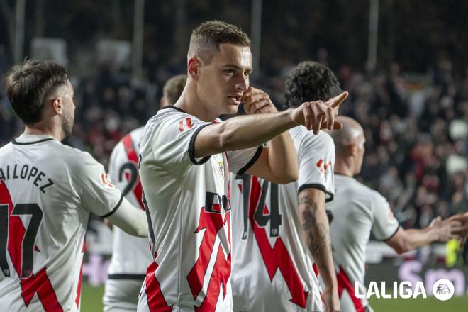 Jorge de Frutos celebra su gol en el Rayo Vallecano - Celta (Foto: LALIGA).