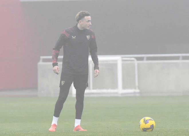 Rubén Vargas en el entrenamiento del Sevilla FC (foto: Kiko Hurtado).