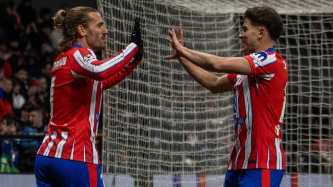 Antoine Griezmann y Julián Álvarez, en un partido del Atlético de Madrid (Cordon Press)