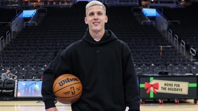 Dani Olmo en un pabellón de la NBA (Foto: EFE)