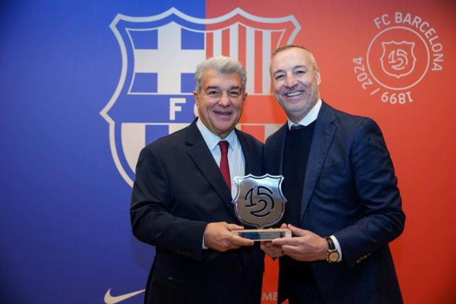 Joan Laporta y Miguel Ángel Ramírez posan antes del último Barcelona-Las Palmas (Foto: UDLP).