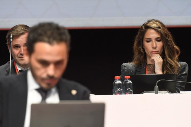 Del Nido Carrasco y Carolina Alés, en la Junta del Sevilla 2024 (Foto: Kiko Hurtado).