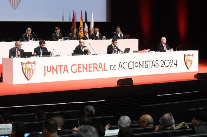 La mesa del consejo, en la Junta del Sevilla 2024 (Foto: Kiko Hurtado).