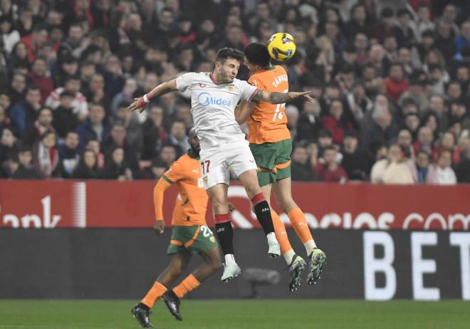 Saúl, ante el Valencia (Foto: Kiko Hurtado)..jpg