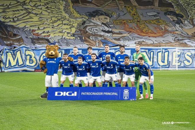 El once titular del Oviedo en el derbi asturiano (Foto: LaLiga).