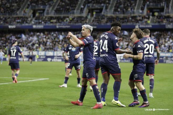 Yeremay celebrando su gol en el Málaga-Deportivo (Foto: LALIGA).