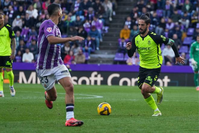 Isco Alarcón con la pelota (foto: Cordón Press).