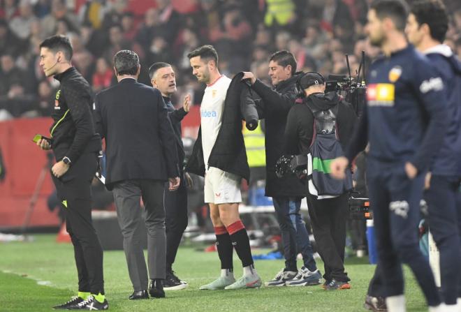 Xavier García Pimienta y Saúl Ñíguez, en el Sevilla-Valencia (Foto: Kiko Hurtado).