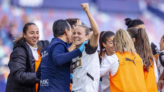 Gol del VCF Femenino en el derbi.