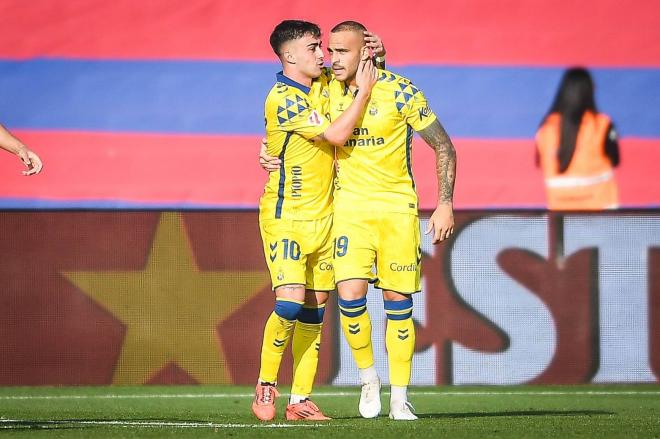 Moleiro y Sandro, en un partido con Las Palmas (Foto: Cordon Pres).