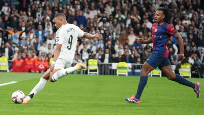 Mbappé y Koundé en el último Real Madrid-Barcelona (foto: Cordon Press).