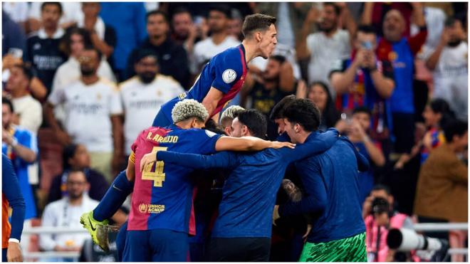 El Barcelona celebrando la victoria frente al Real Madrid en la Supercopa de España. (Foto: RFEF)