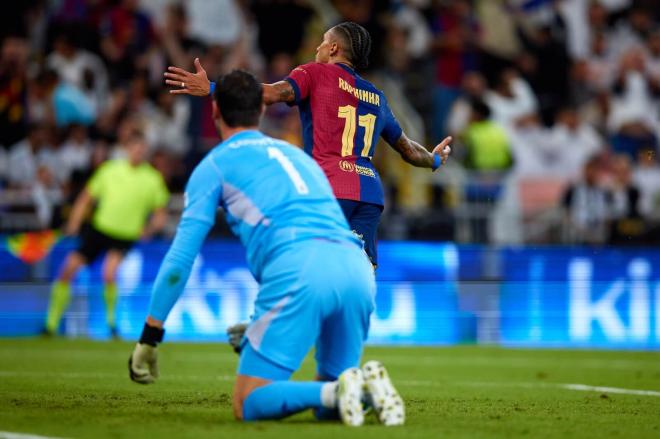 Raphinha celebra su gol ante Courtois (RFEF)