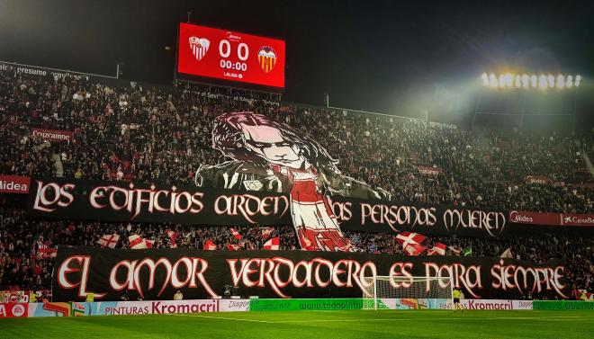 El tifo de Biris Norte por su 50 aniversario en el Sevilla-Valencia (Foto: Kiko Hurtado).