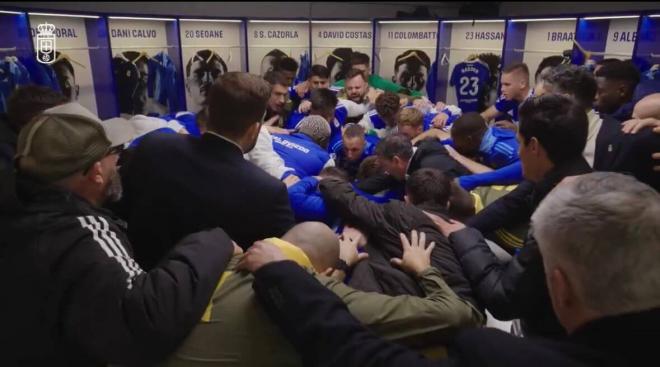 Arenga de Santi Cazorla antes del derbi. (Foto: Real Oviedo)