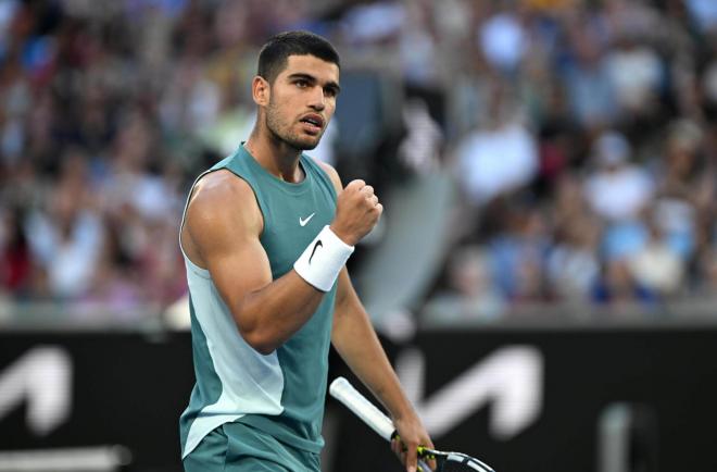 Carlos Alcaraz celebra un punto en el primer partido del Open de Australia (FOTO: EFE).