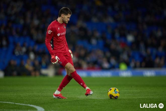 Álex Remiro en el Real Sociedad-Villarreal. (Foto: LALIGA)