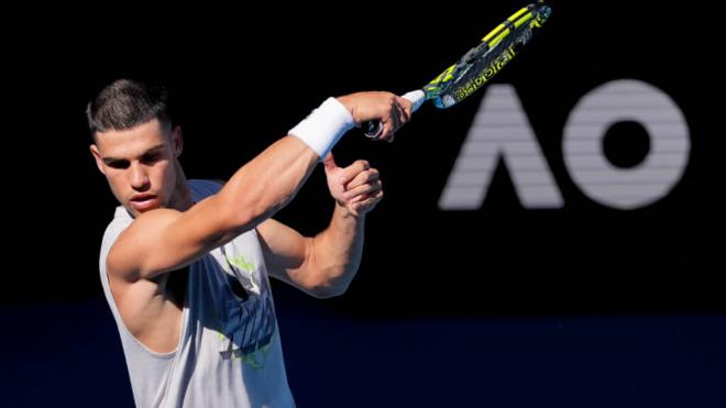 Carlos Alcaraz entrena en Australia (Foto: Cordon Press)