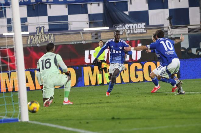 Assane Diao celebra su primer gol con el Como (Foto: Cordon Press).