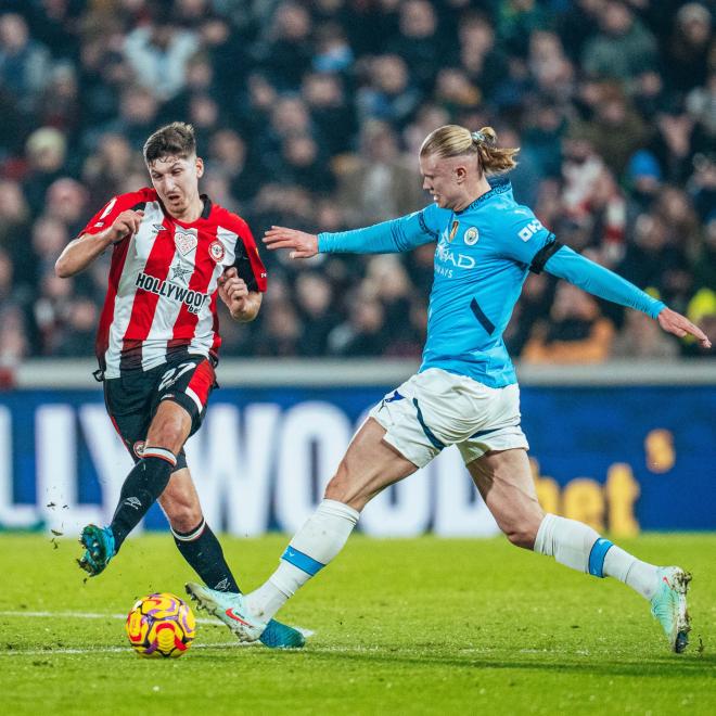 Erling Haaland ante el Brentford. (Foto: Manchester City)