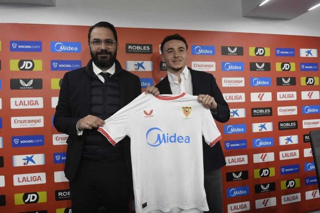 Víctor Orta y Rubén Vargas, en sala de prensa (Foto: Kiko Hurtado).