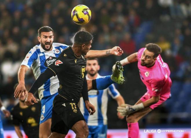 Pablo Martínez en un partido con el Deportivo de la Coruña (Foto: LALIGA).