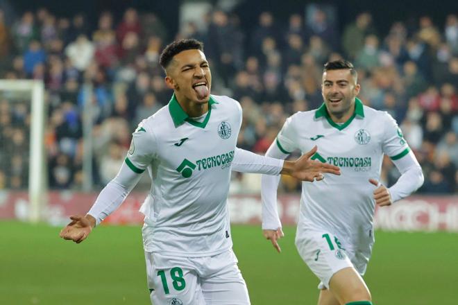 Álvaro Rodríguez celebrando su gol en el Pontevedra-Getafe (Foto: EFE).