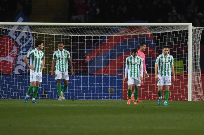 Los jugadores del Betis en Montjüic (foto: Cordón Press).