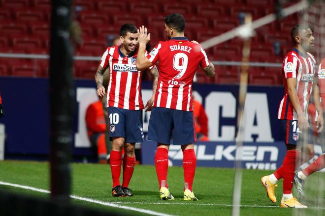 Ángel Correa y Luis Suárez celebran un gol del Atlético de Madrid (Cordon Press)