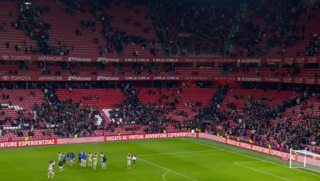 Osasuna celebra con su afición en San Mamés. (Foto: RFEF)