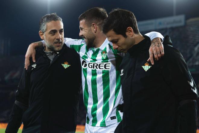 Aitor Ruibal, tras su lesión en Montjüic (foto: Cordón Press).