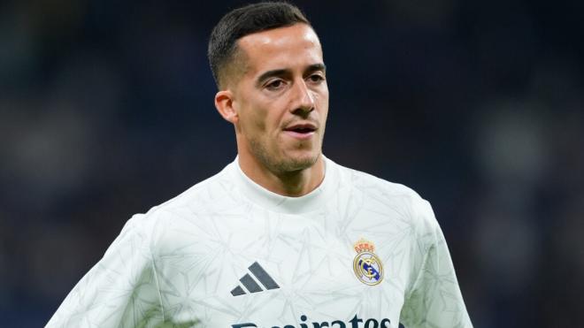 Lucas Vázquez calentando en el Santiago Bernabéu (Foto: Europa Press)