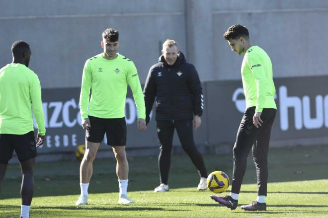 Marc Bartra y Marc Roca, en la sesión del viernes (Foto: Kiko Hurtado).