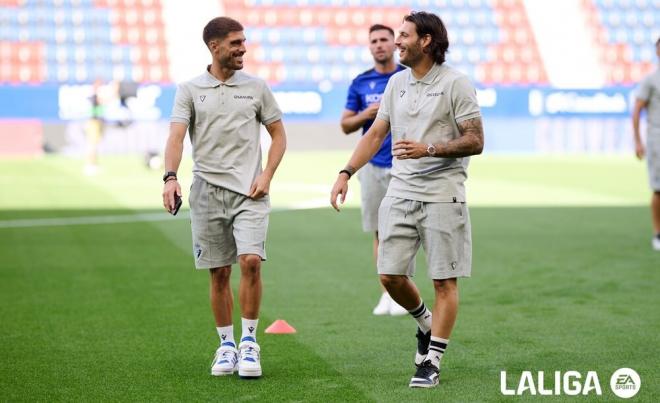 Nacho Vidal charla con Juan Cruz (Foto: LALIGA).