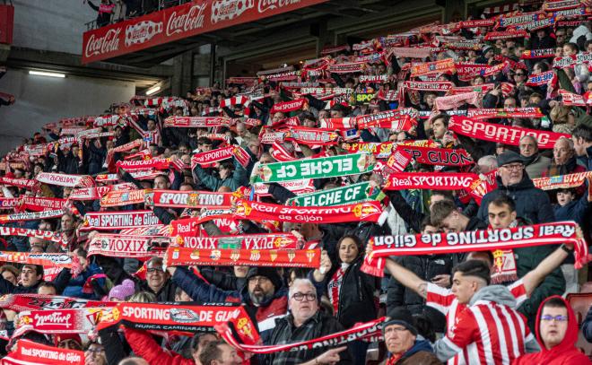 Aficionados del Sporting en El Molión (FOTO: LALIGA).