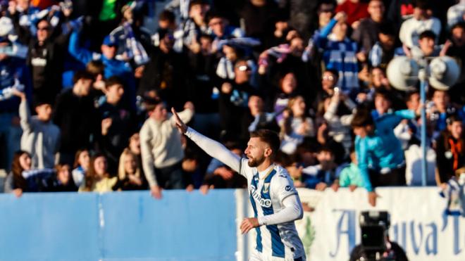 Matija Nastasić celebra tras marcar el 1-0 al Atlético (Foto: EFE)