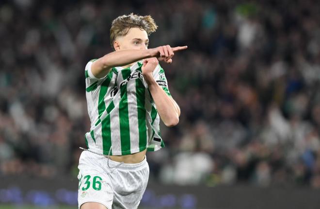 Jesús Rodríguez celebra su gol en el Betis-Alavés (Foto: Kiko Hurtado).